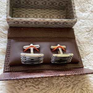 Men’s NWT cuff links, silver, classic style. In original box. Great as a gift.